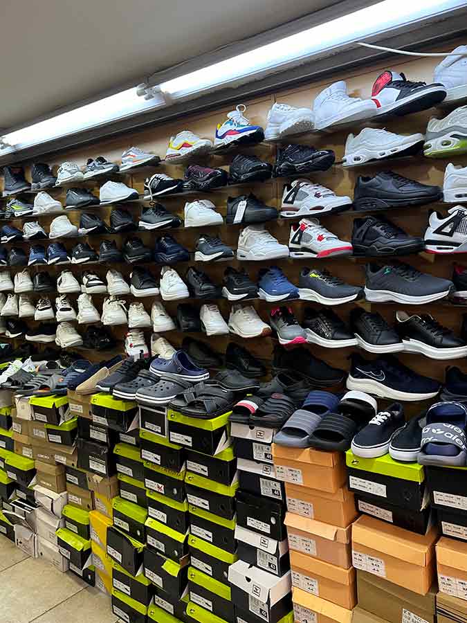 Γυναικεία & Aνδρικά Υποδήματα